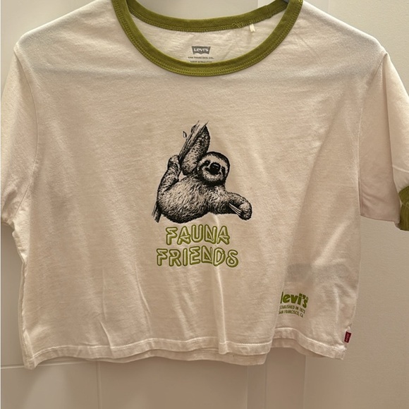 Levi’s Cropped Too - Picture 1 of 5